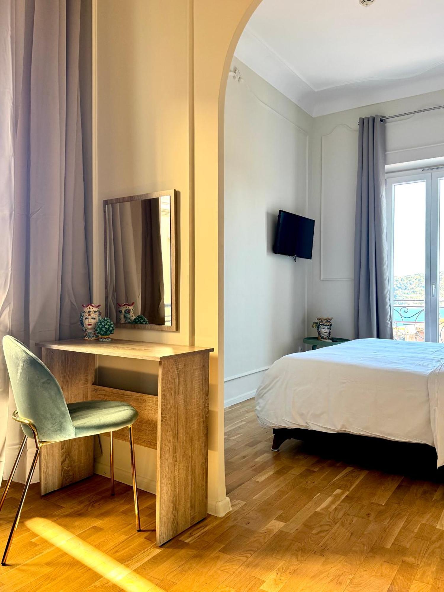 Hotel La Citadelle วีลล์ฟรองซ์-ซูร์-แมร์ ภายนอก รูปภาพ