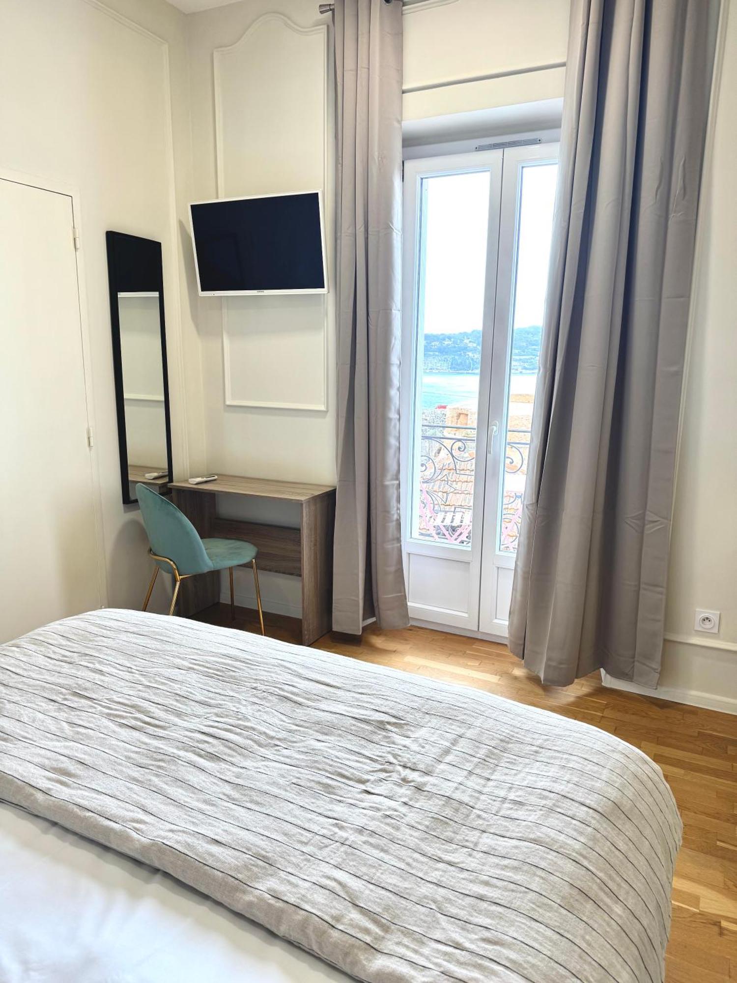 Hotel La Citadelle วีลล์ฟรองซ์-ซูร์-แมร์ ภายนอก รูปภาพ