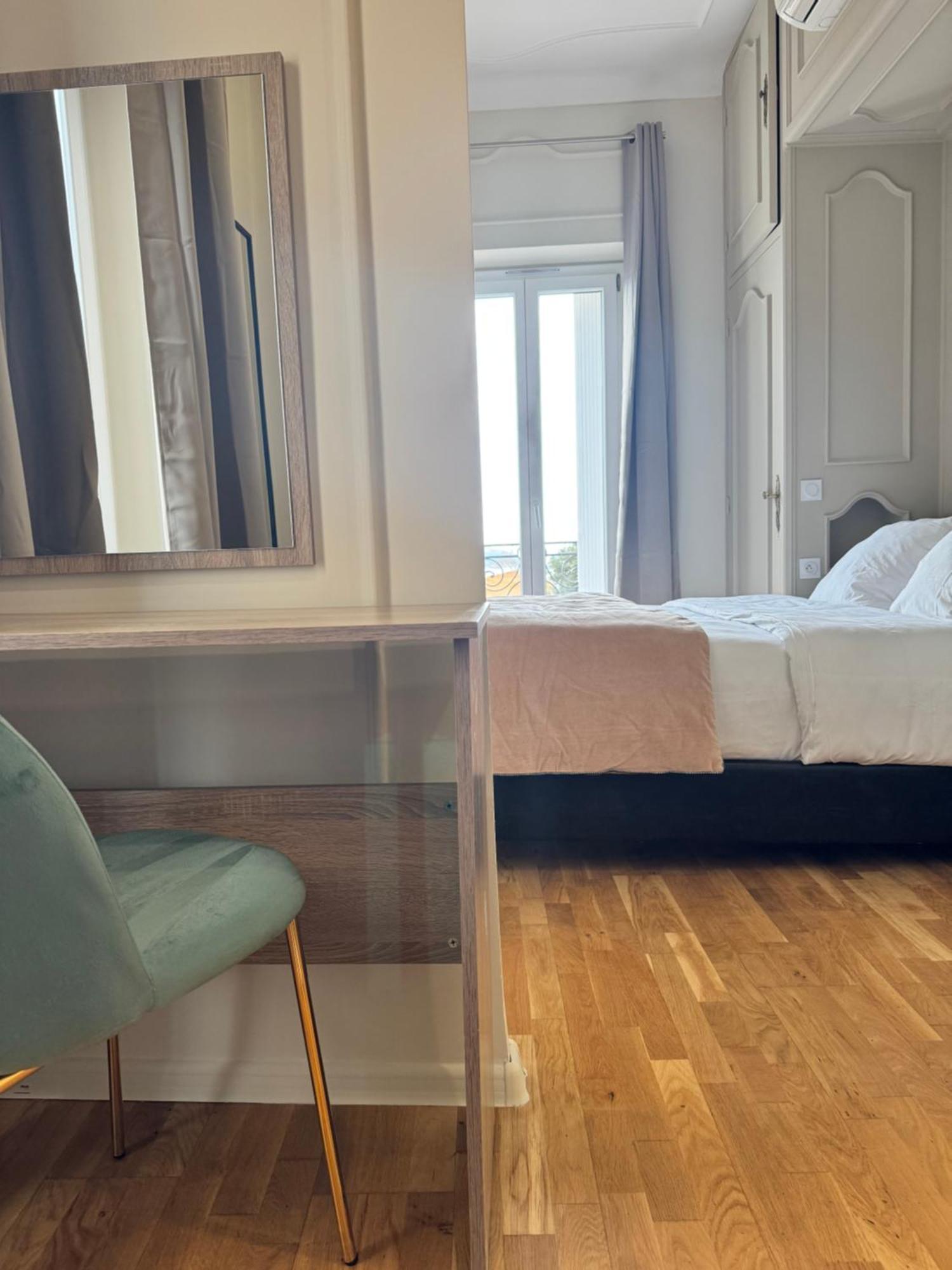 Hotel La Citadelle วีลล์ฟรองซ์-ซูร์-แมร์ ภายนอก รูปภาพ