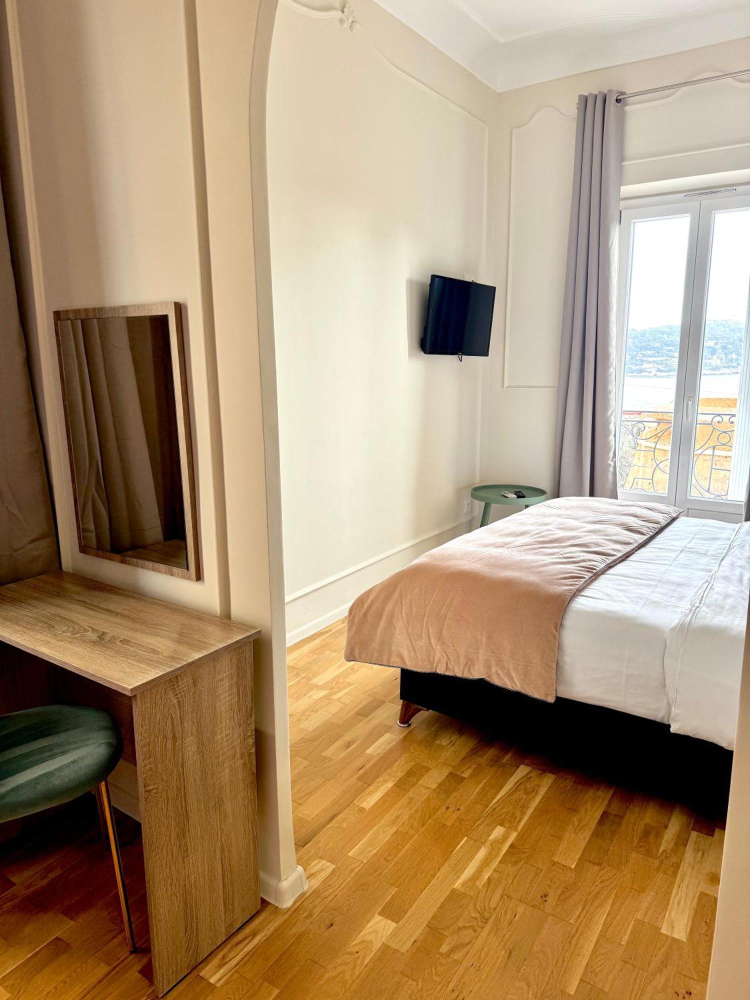 Hotel La Citadelle วีลล์ฟรองซ์-ซูร์-แมร์ ภายนอก รูปภาพ