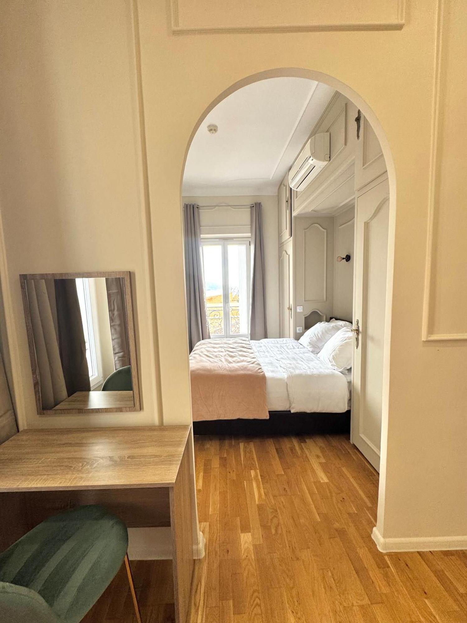Hotel La Citadelle วีลล์ฟรองซ์-ซูร์-แมร์ ภายนอก รูปภาพ