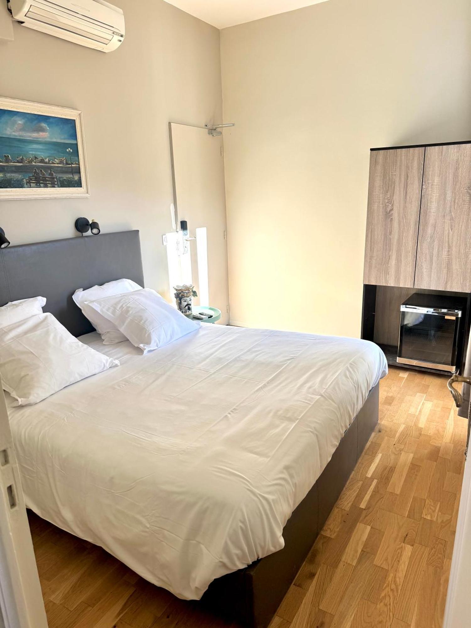 Hotel La Citadelle วีลล์ฟรองซ์-ซูร์-แมร์ ภายนอก รูปภาพ