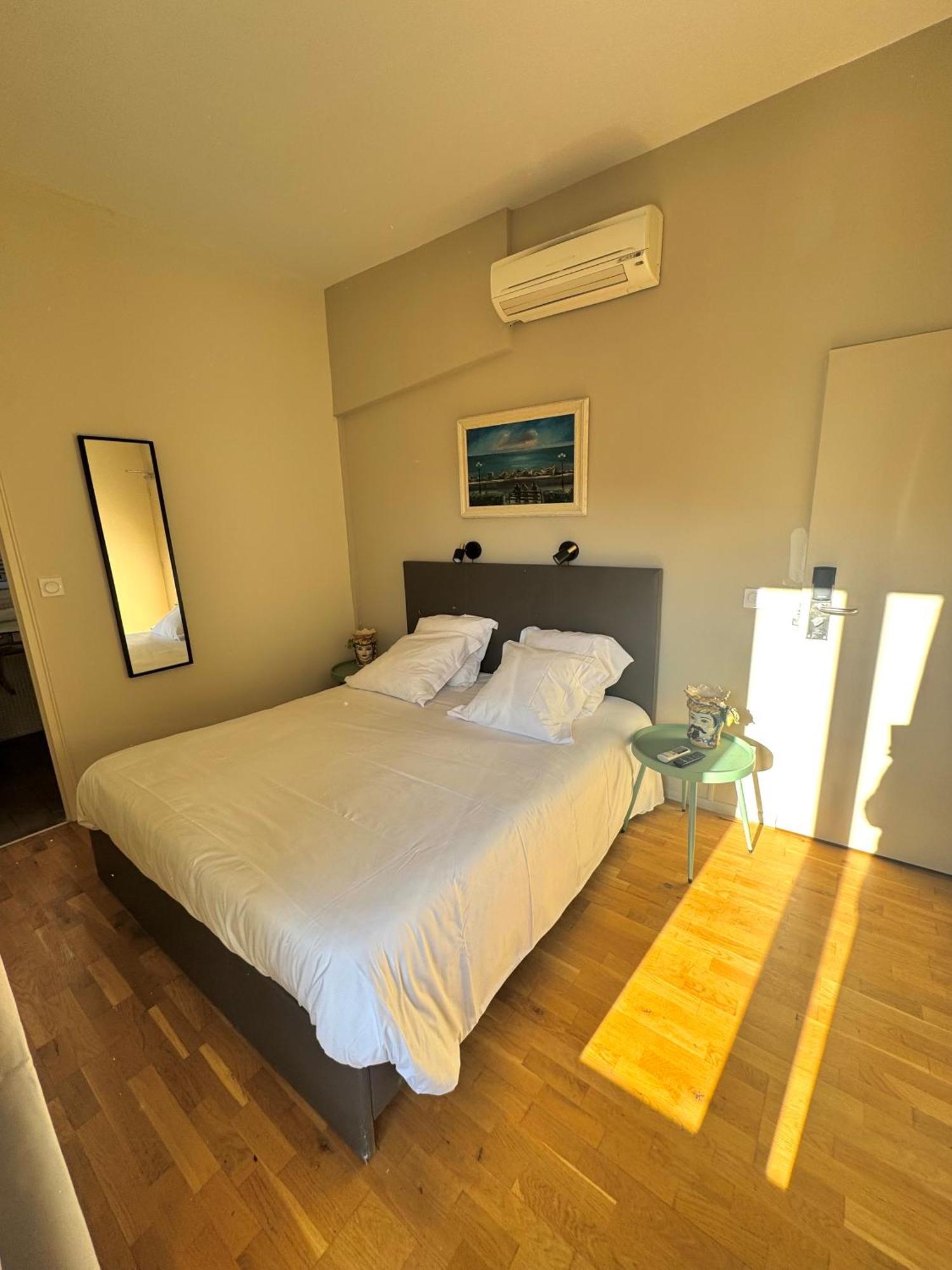 Hotel La Citadelle วีลล์ฟรองซ์-ซูร์-แมร์ ภายนอก รูปภาพ