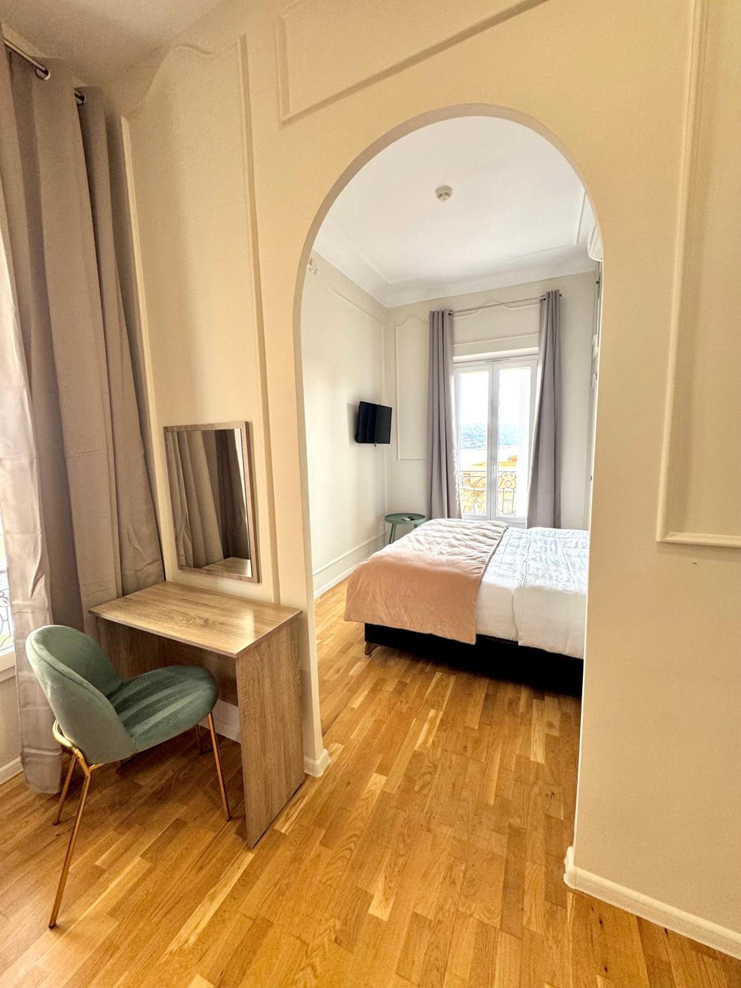 Hotel La Citadelle วีลล์ฟรองซ์-ซูร์-แมร์ ภายนอก รูปภาพ