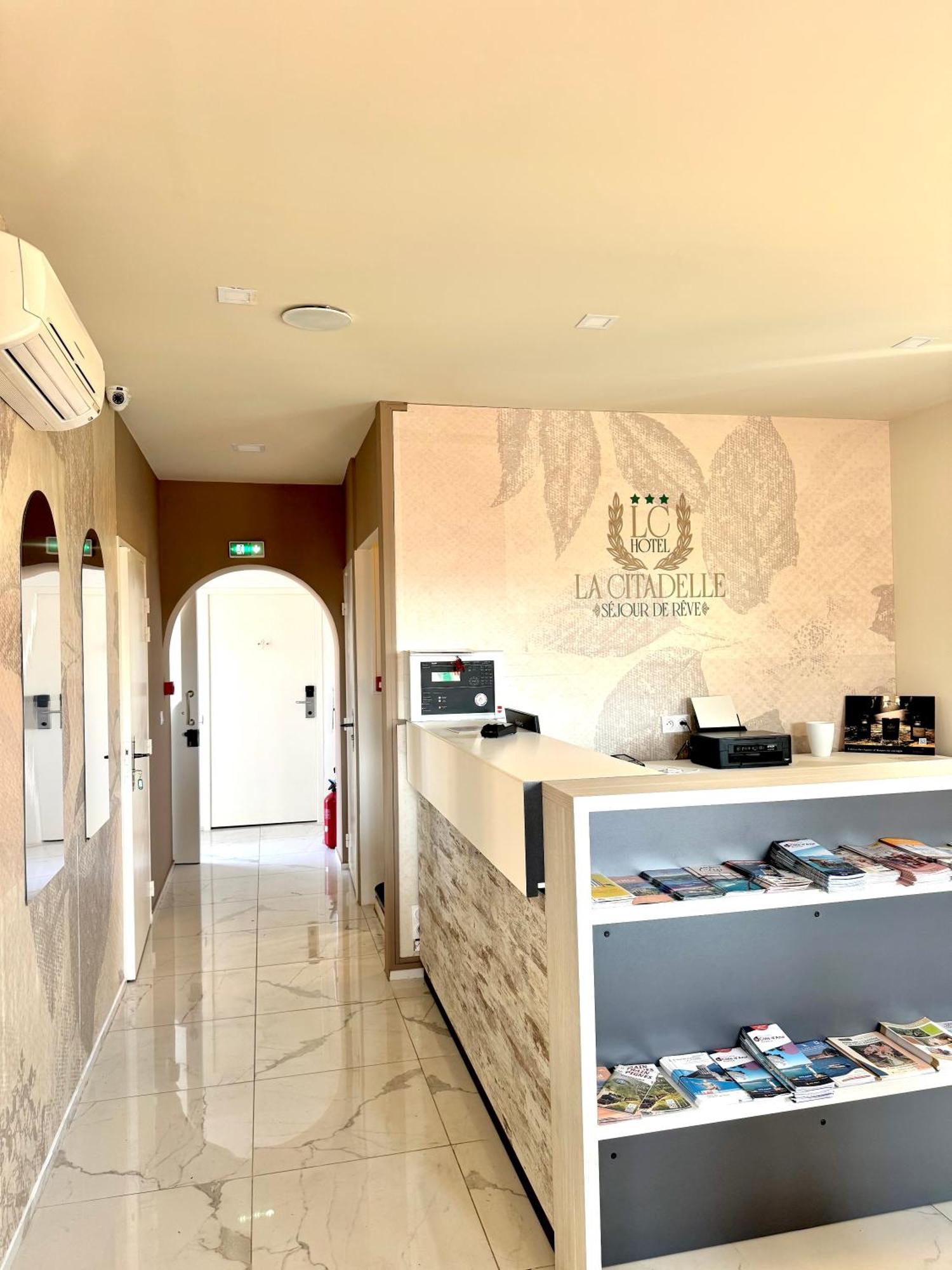 Hotel La Citadelle วีลล์ฟรองซ์-ซูร์-แมร์ ภายนอก รูปภาพ