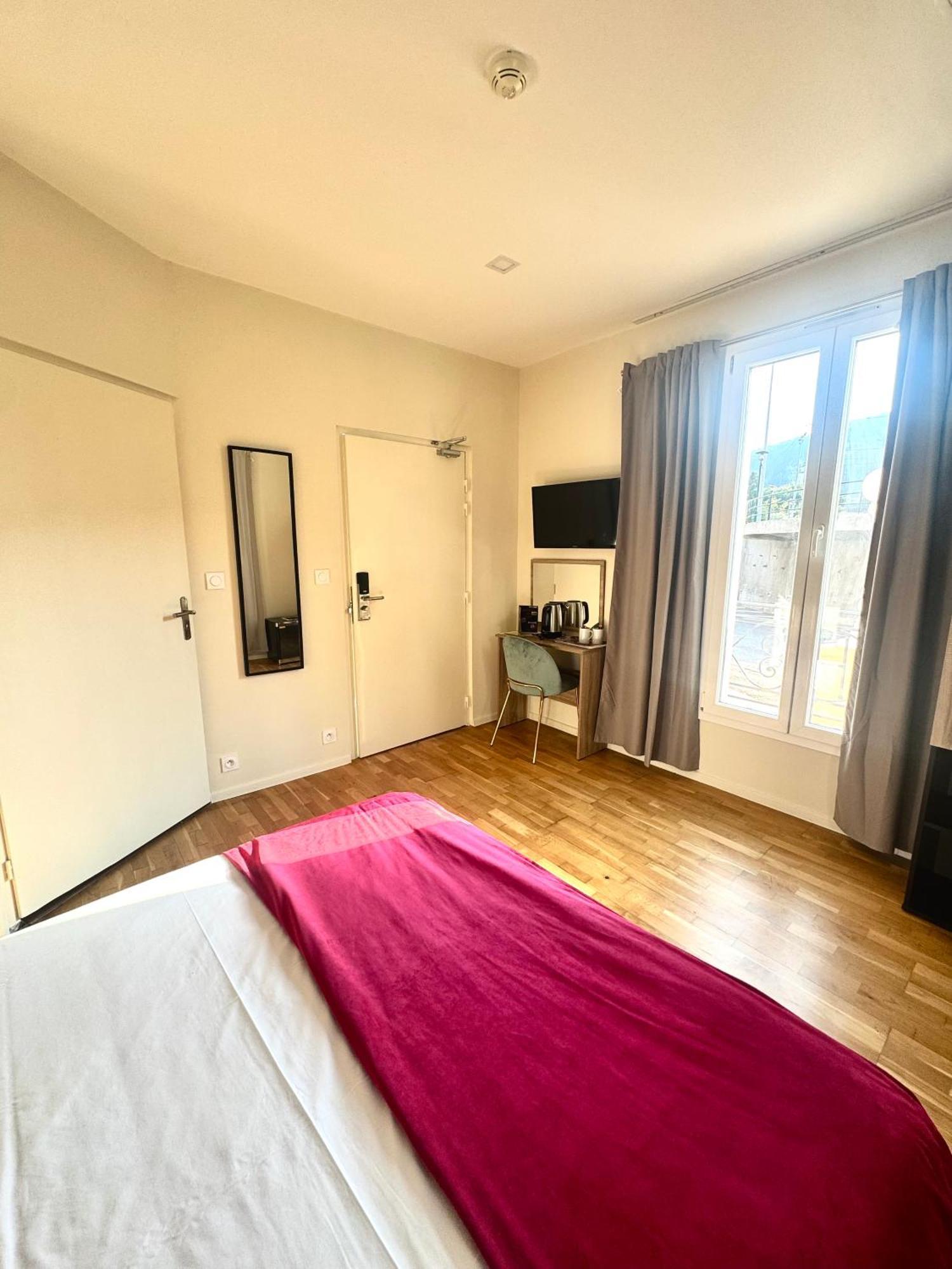 Hotel La Citadelle วีลล์ฟรองซ์-ซูร์-แมร์ ภายนอก รูปภาพ